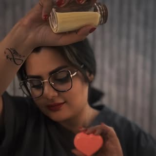 نیلوفرهستم پدیکوریست /مانیکوریست/کاشت /حجیم سازی با ژل اسلامشهر