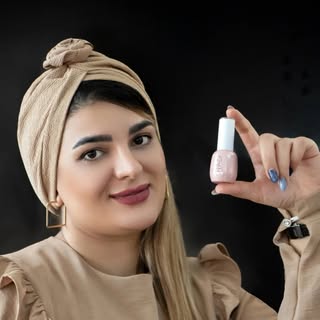 سپیده سجودی|آموزش و خدمات کاشت ناخن|کفسابی|پارافین تراپی|یزد