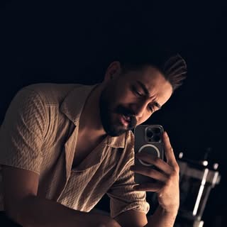 جواد ناصری _  آرایشگر