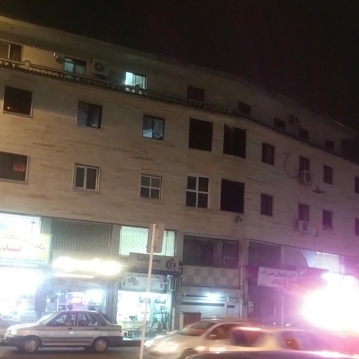 ساختمان دی