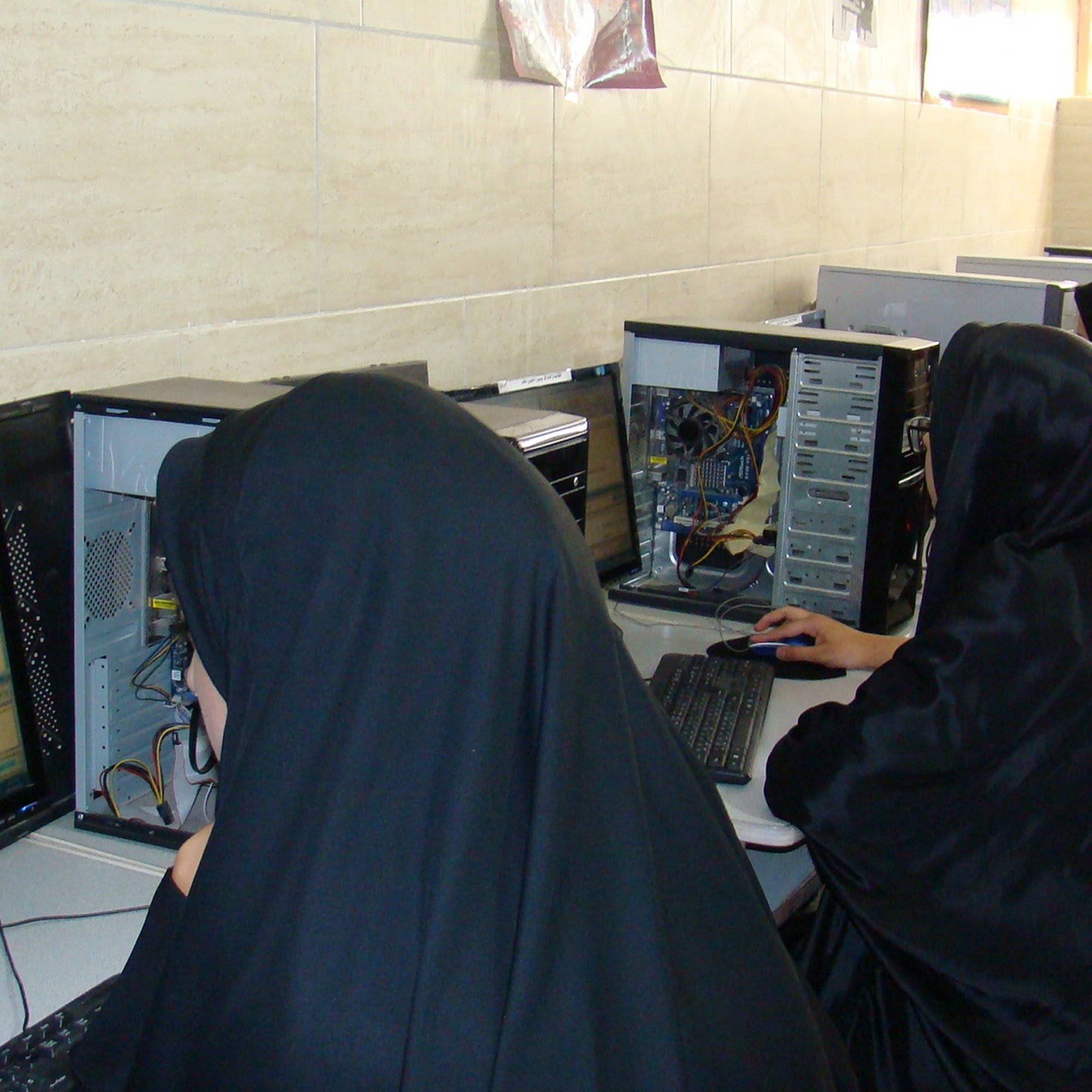 آموزشگاه کامپیوتر متفکران (مهارت هفتگانه (ICDL) و دیپلم)