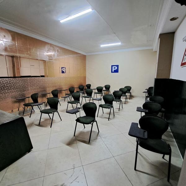 Ahang Pishtaz Driving School