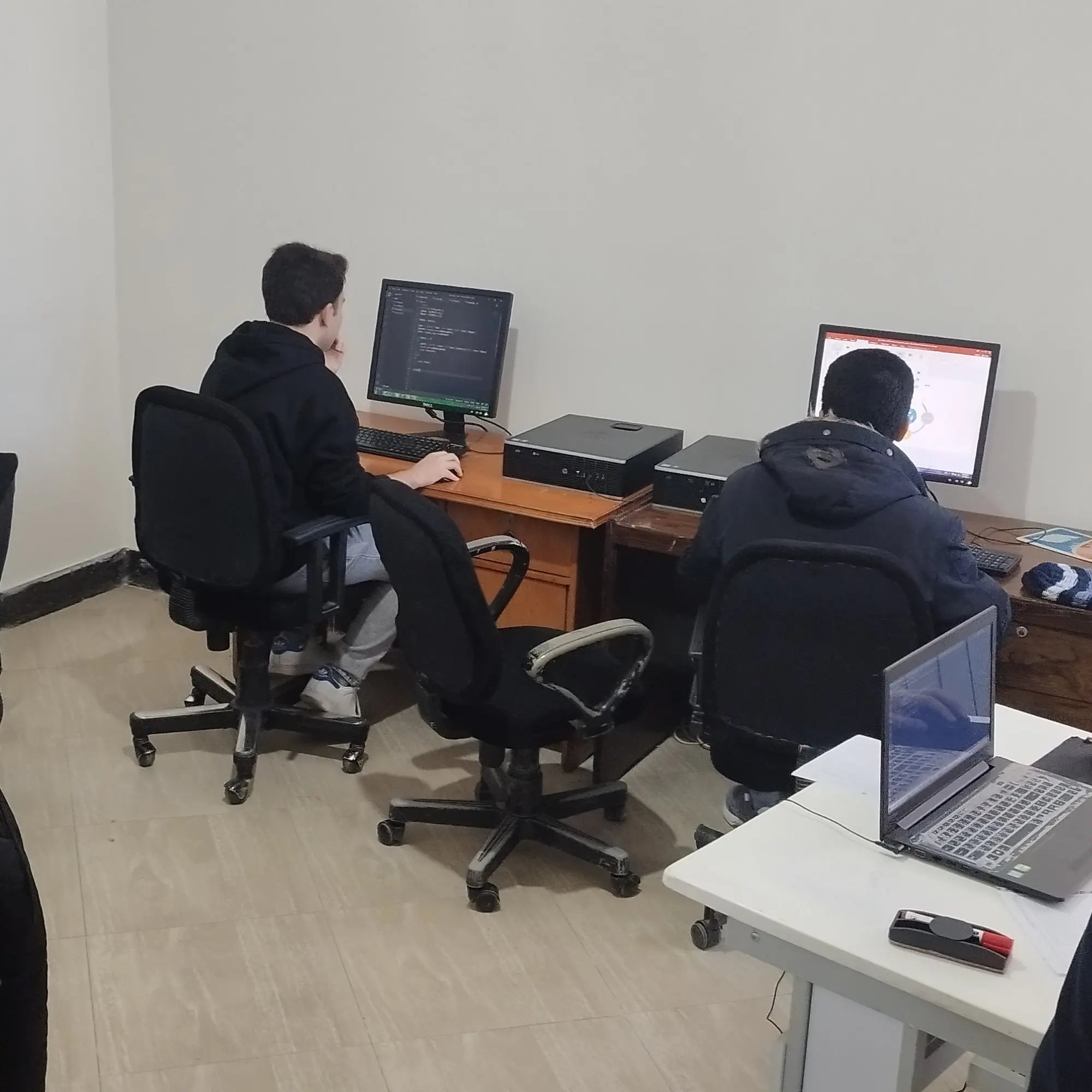 آموزشگاه علم آوران نوین