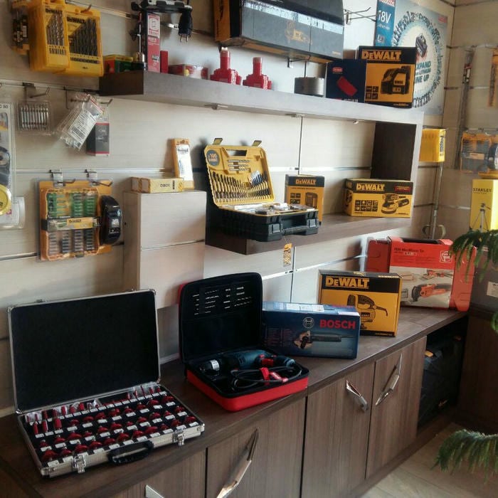 ابزار فروشی