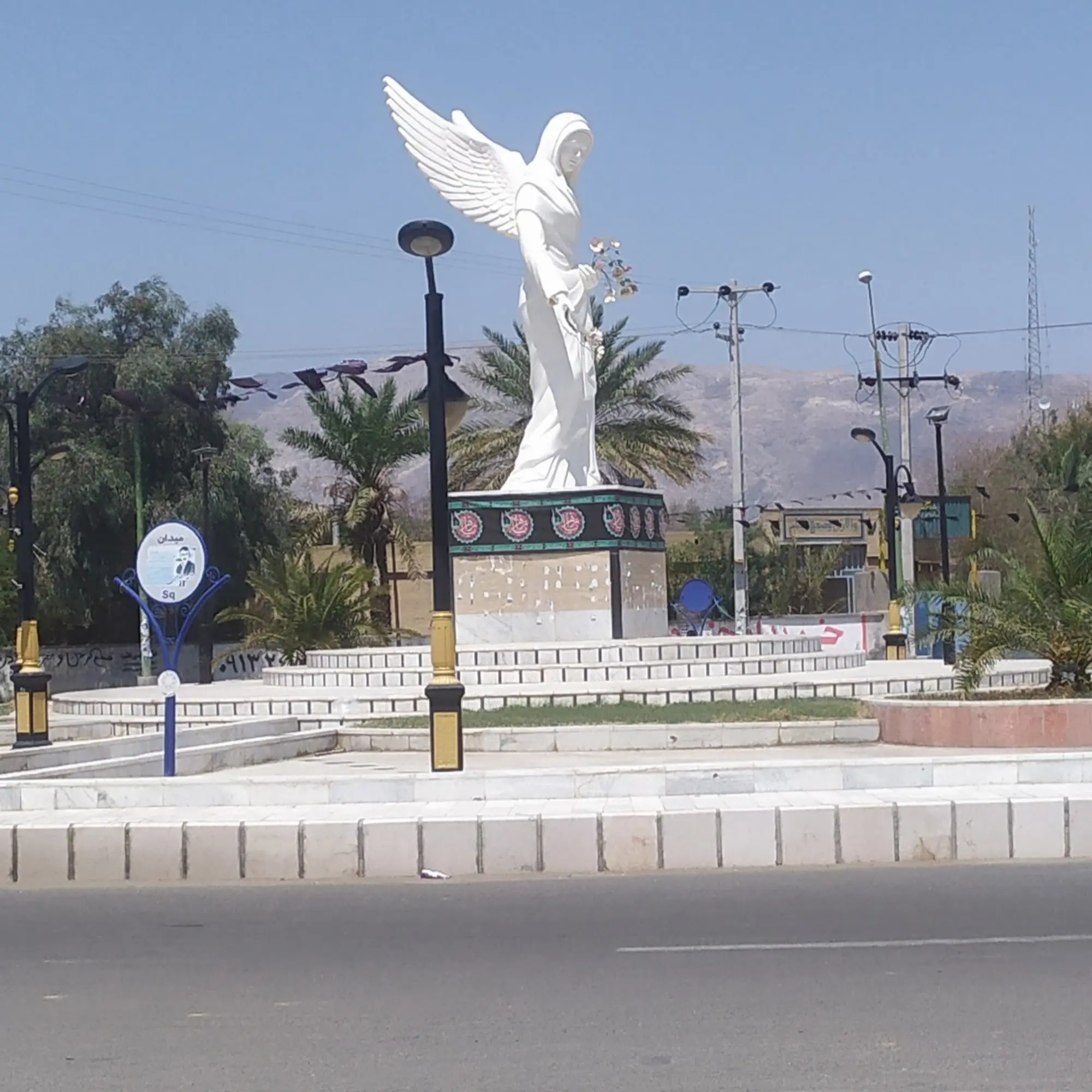 مشاور املاک ملائی