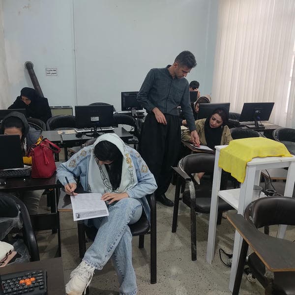 آموزشگاە آکادمی نادری