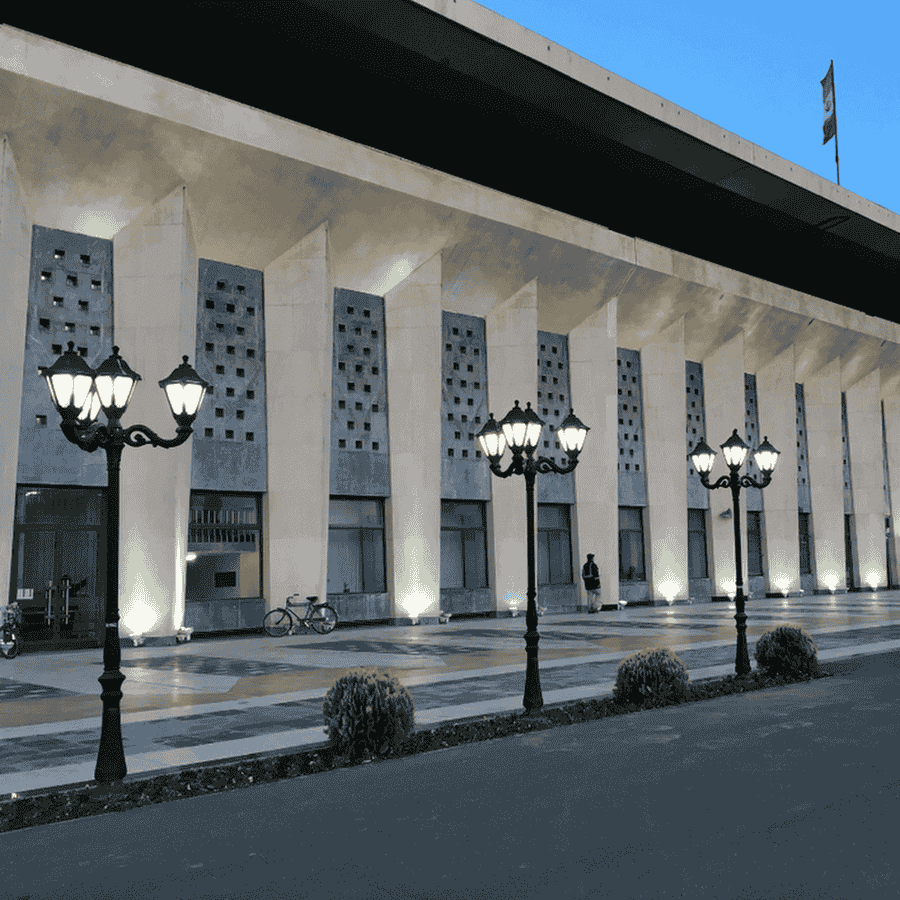 تبریز نرسیده به میدان راه اهن بین کوی مهتاب و کوی بابک اول کوی حافظ ساختمان حافظ