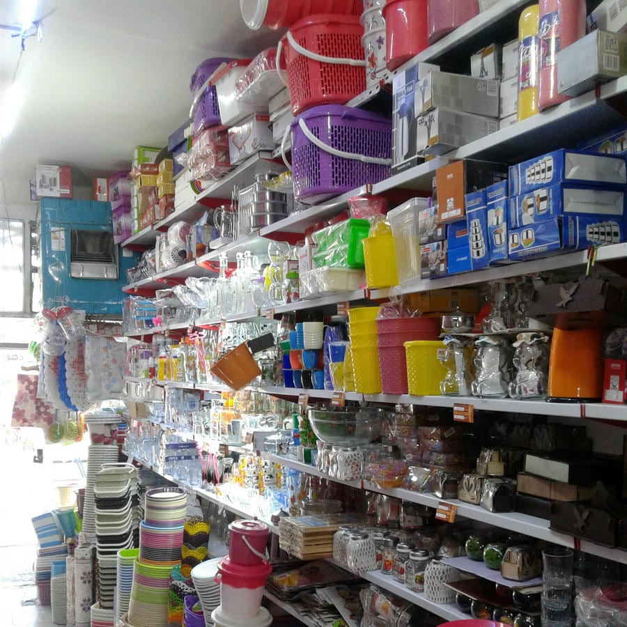 Arya Plastic And Crystal Wholesale