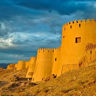 علاقه مند به باستان