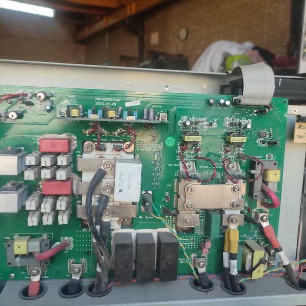 کلینیک تخصصی تعمیرات انواع ups برق اضطراری