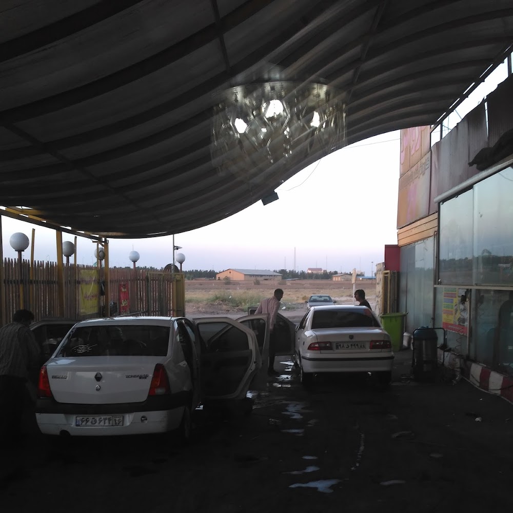 Mechanized tunnel car wash