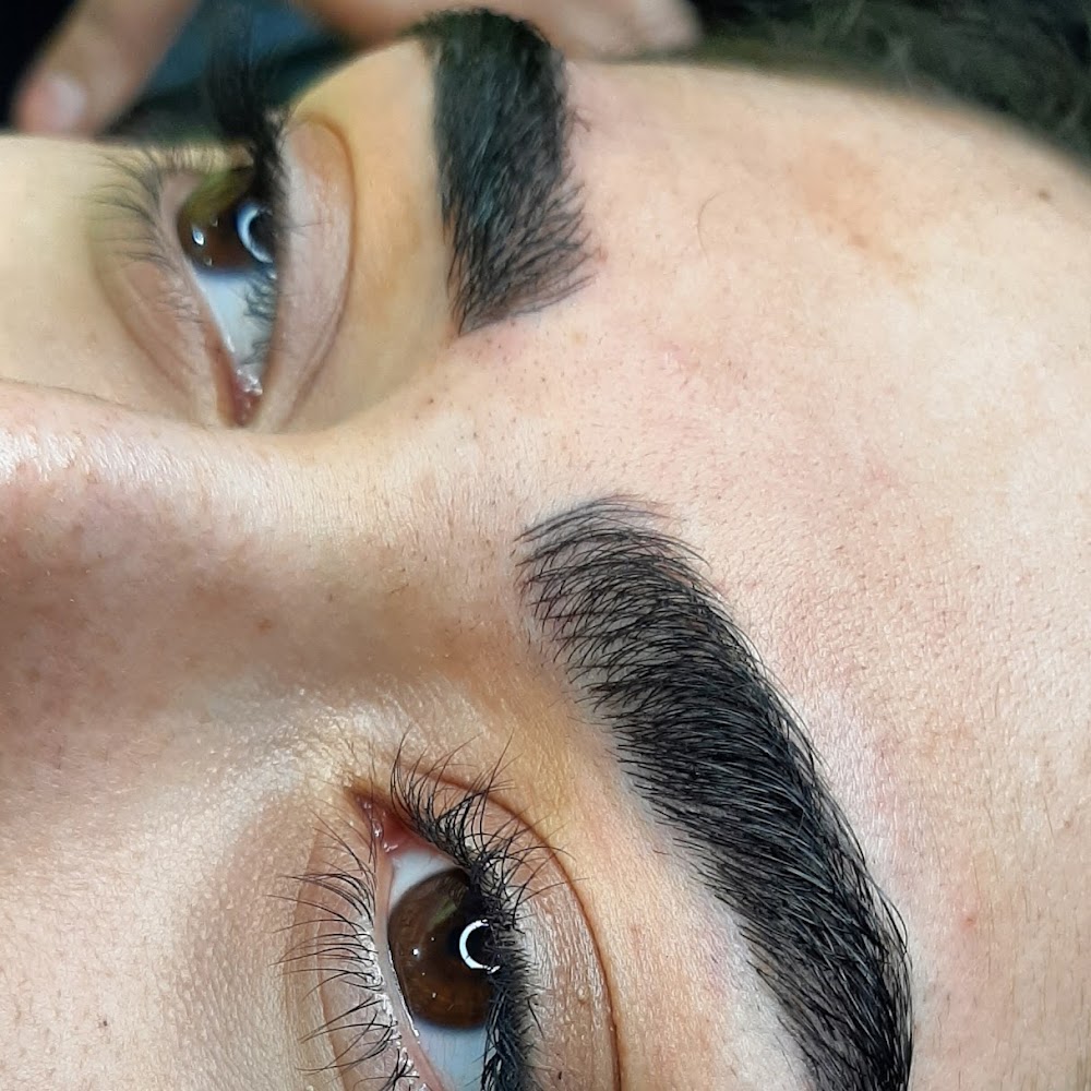 آموزشگاه زیبایی فنی حرفه ای رویال