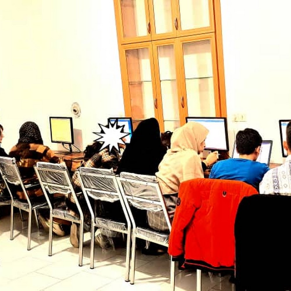 آموزشگاه فنی حرفه ای نشان برتر