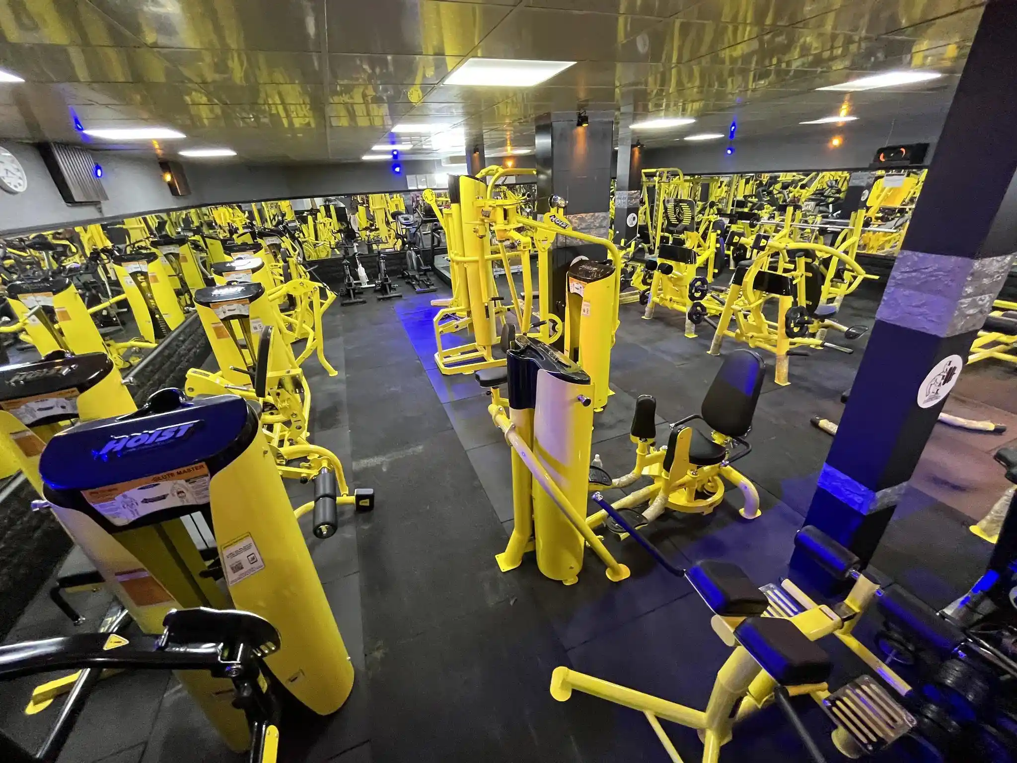 باشگاه بدنسازی ستاره تهران(B1 Gym)