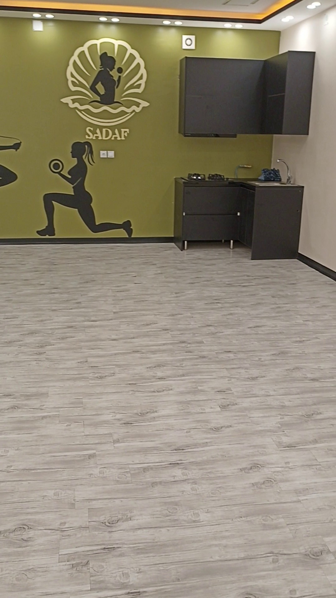 نقاش ساختمان هاشمی