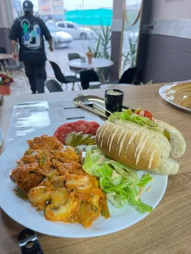 کافه اینجا