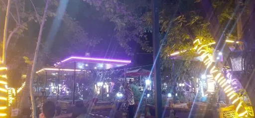 باغ رستوران آرش