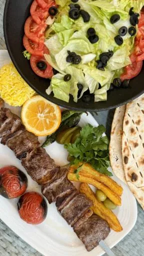 رستوران باغ پدری