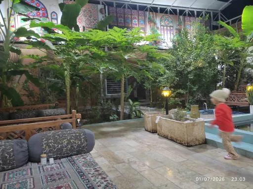 کافه رستوران عمارت زرین