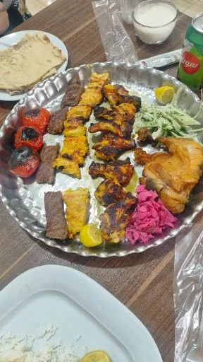 رستوران معین درباریان