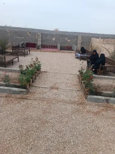 کافه باغ تک درخت