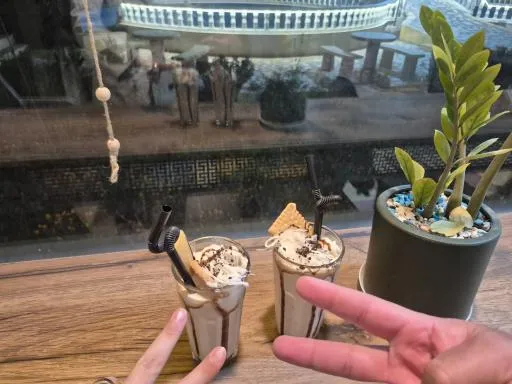 کافه باغ صدف