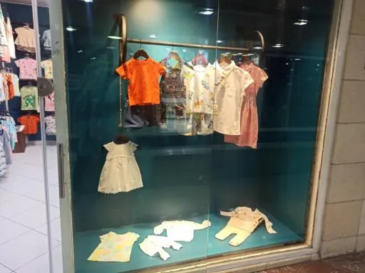 فروشگاه پوشاک اروپایی