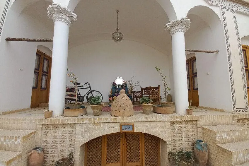 بوتیک هتل سرای صباغیان