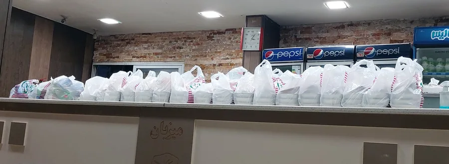 آشپزخانه و بیرون بر میزبان