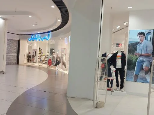 پوشاک ال سی وایکیکی