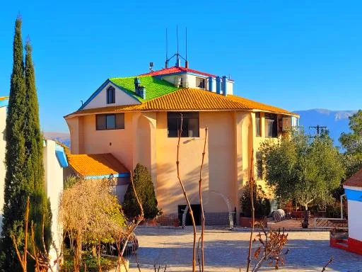 کافی شاپ دنا