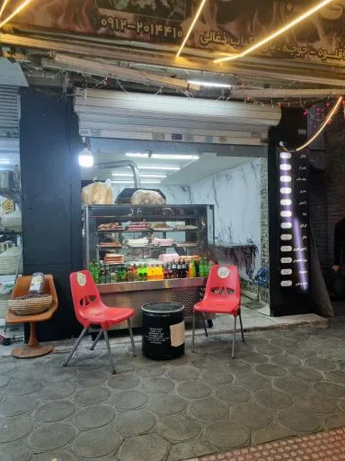 ساندویچی و فست فود هفتادیا