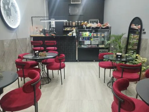 کافی شاپ ماه