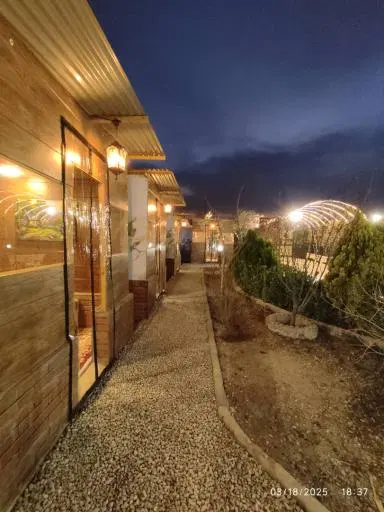 سفره خانه سنتی باغ انار