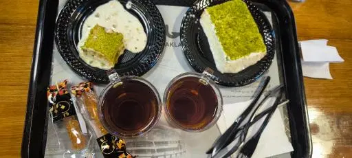 فود کورت مرکز خرید مهراد مال