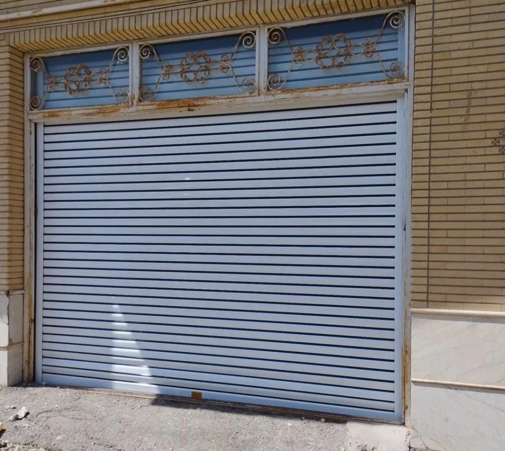 اجرا و نصب کرکره برقی و جک پارکینگی و شیشه سکوریت میراب در کاشان