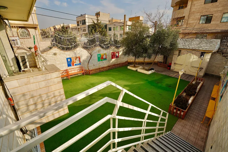 پیش دبستان و دبستان دخترانه ایران فردا