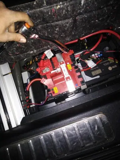امداد باتری پویان اصفهان