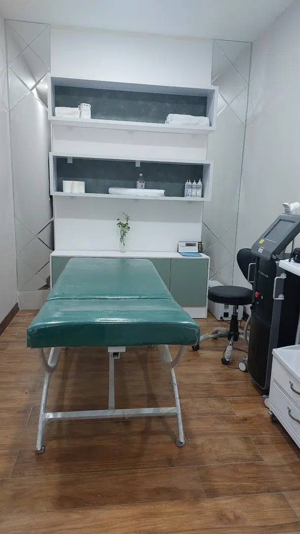 کلینیک زیبایی و لیزر درمیس