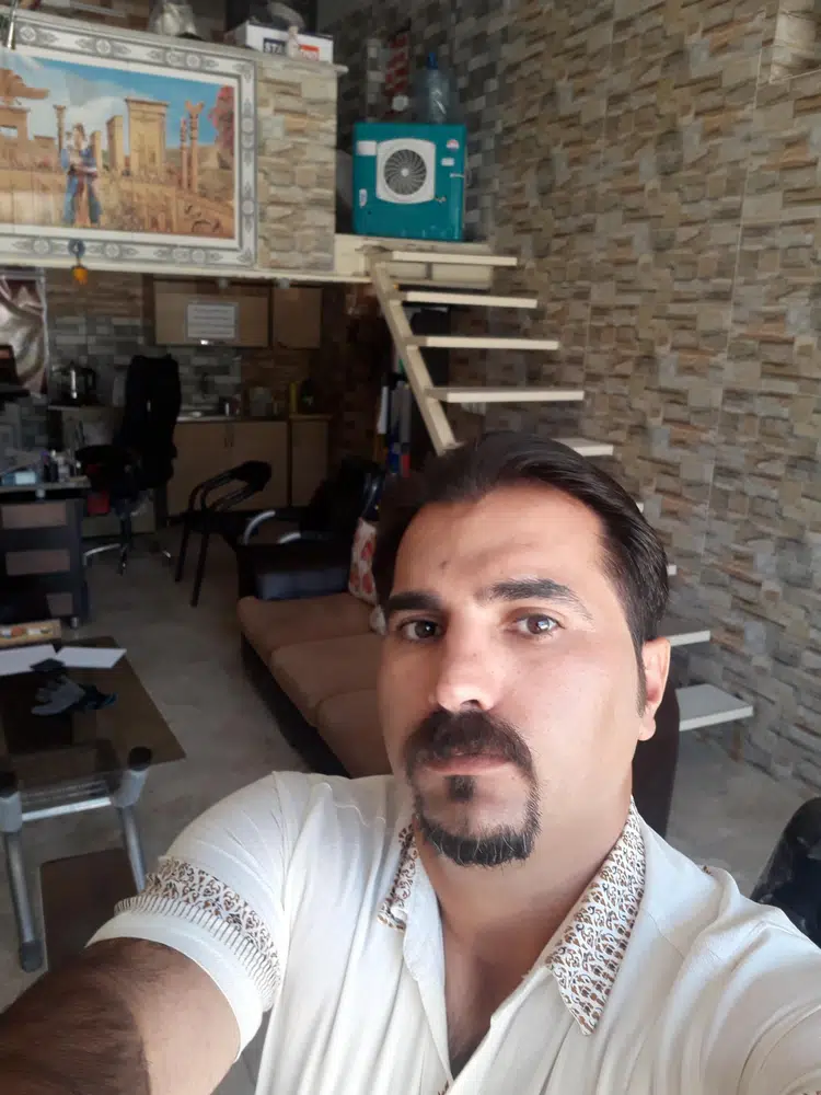مشاور املاک کرمی
