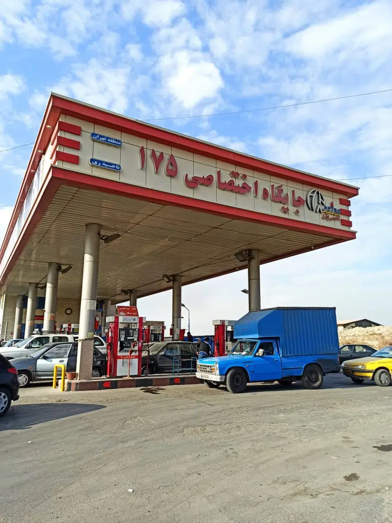 پمپ بنزین ری شماره 175
