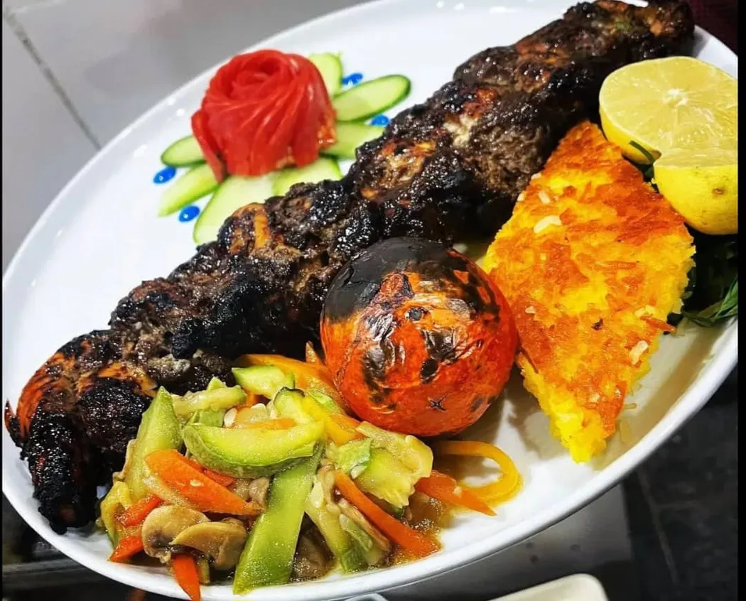 رستوران و بیرون بر غذا کدبانو در نورآباد