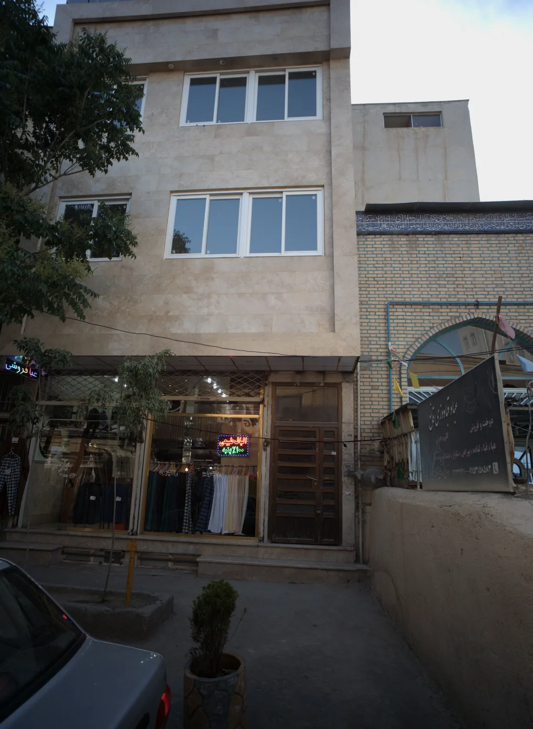 فروشگاه پوشاک عبا و قبا دوزی قانع