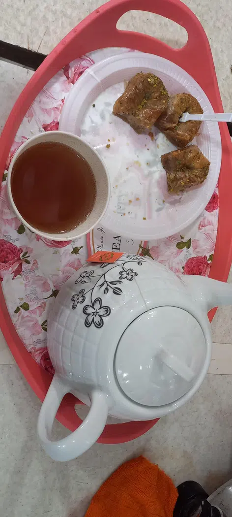 آبمیوه و بستنی فروشی آوازه