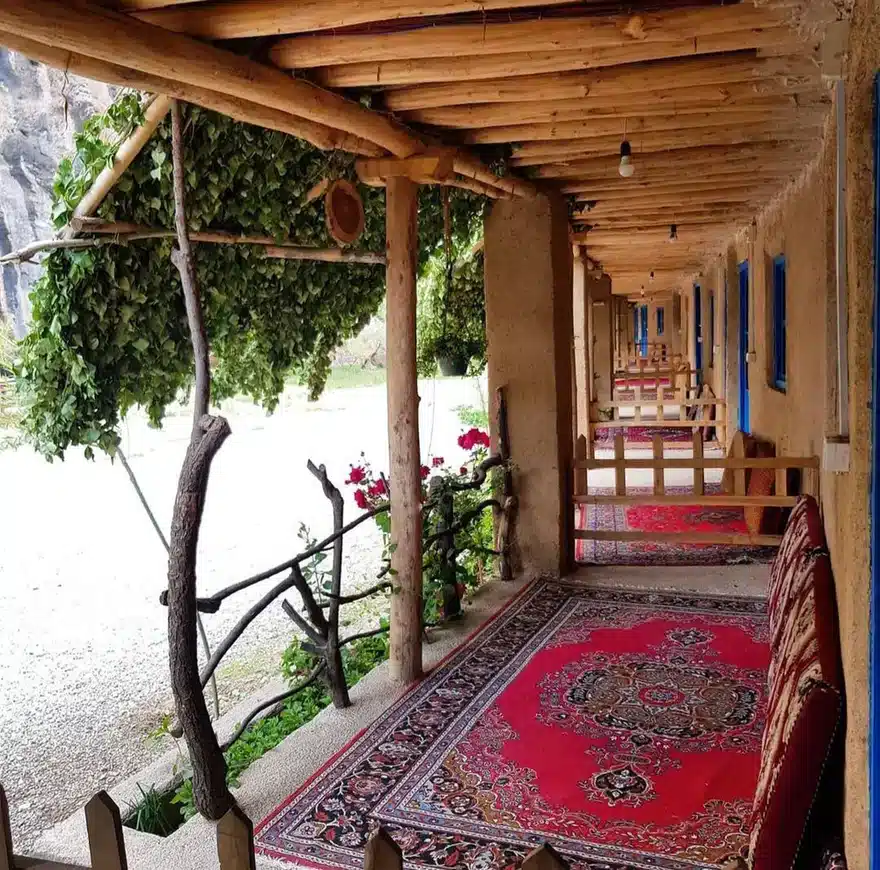 اقامتگاه بومگردی و رستوران ماهی بازان
