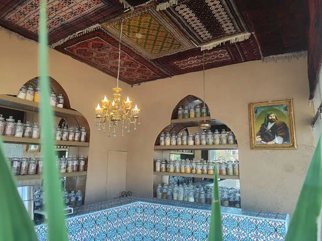 دکان حاج عباس